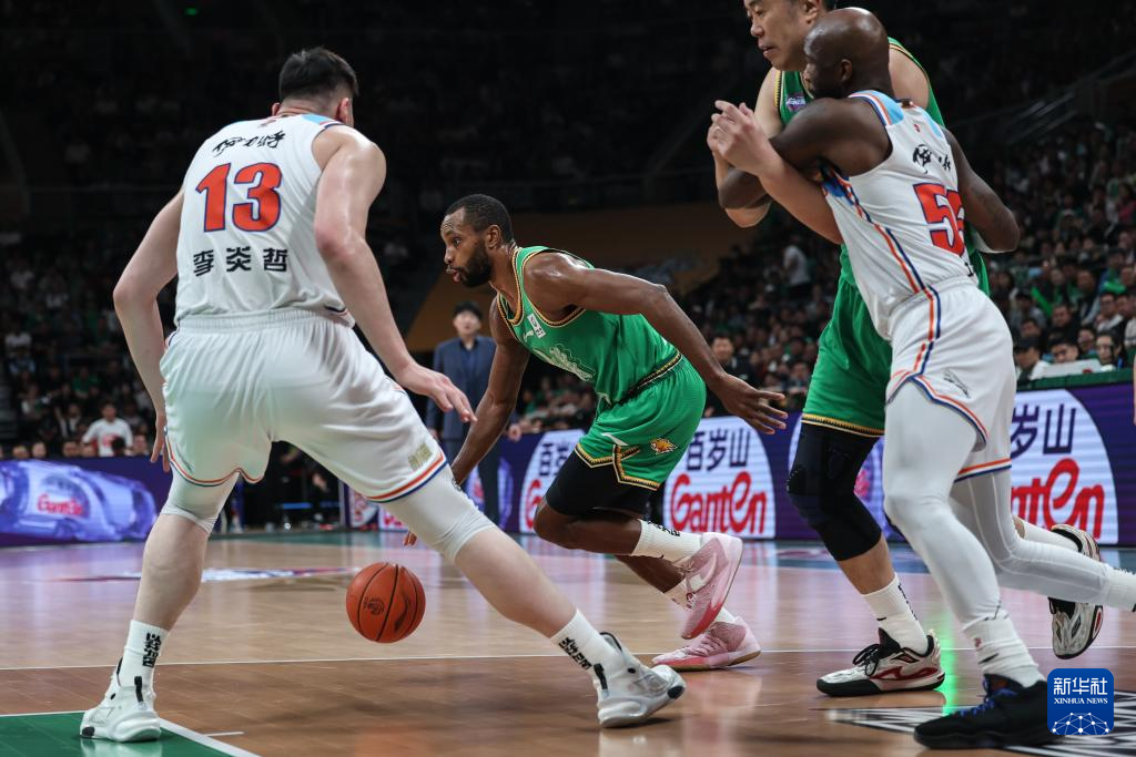 爱游戏在线-包含辽宁本钢迎NBA总决赛关键赛，国际比赛日队长鼓劲，媒体盛赞，身体对抗强度拉满的词条