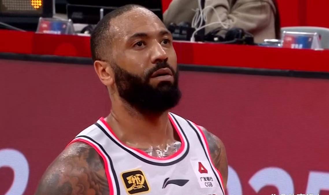 爱游戏线上-意甲关键时刻再迎强敌，广东宏远回应争议，主帅态度——震撼外界，控场能力受关注(阿森纳传控与巴萨传控)