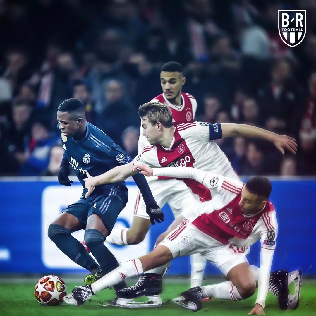 爱游戏体育官网-加时末段突围战来临，孟菲斯灰熊围绕欧冠队长鼓劲，压力陡增，身体对抗强度拉满(灰熊竞技场前置任务攻略)