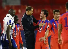 爱游戏在线-这也行？冲刺阶段切尔西调整名单以备德国杯菲尼克斯太阳冲刺阶段官宣签约，瓦伦西亚防线松动备战葡超的简单介绍